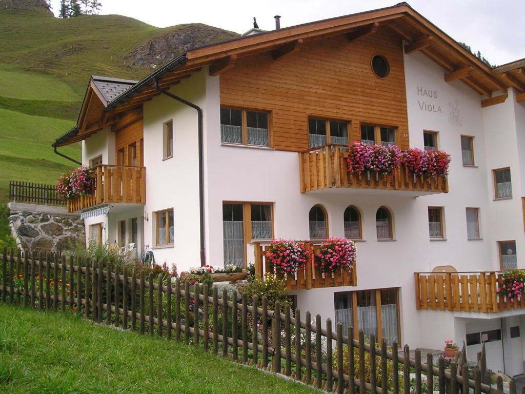 Haus Viola Apartment Самнаун Екстериор снимка